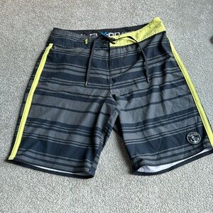 Salt Life SLX-QD Mens 30 Vapor Stretch Black and Green Board Shorts‎ Swim Trunks
